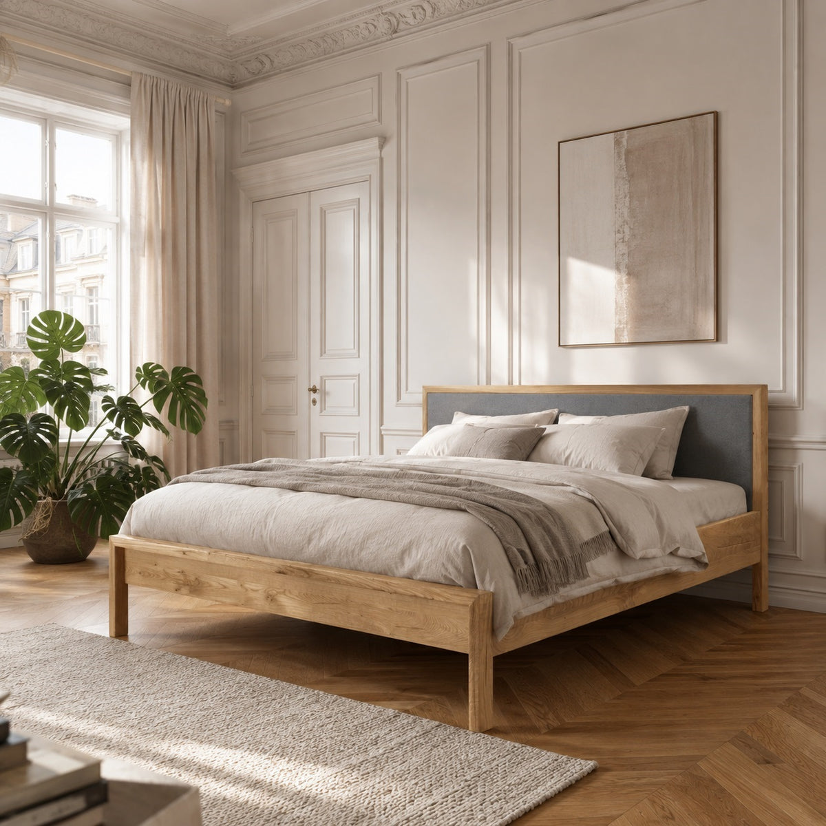 Freja timmermansbedframe in massief eikenhout en grijze wol op het hoofdbord – Natuurlijke olie