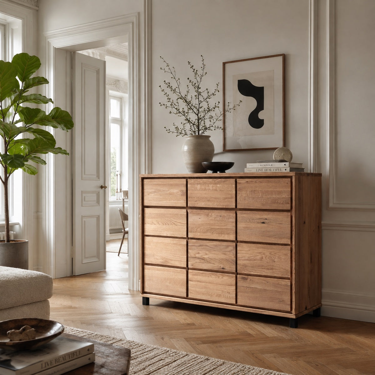 Heimdal meubelmakerscommode/dressoir met 3 laden en 3 deuren van massief FSC-eikenhout en natuurolie, op metalen poten – H100 x B130 x D48 cm – wordt gemonteerd geleverd
